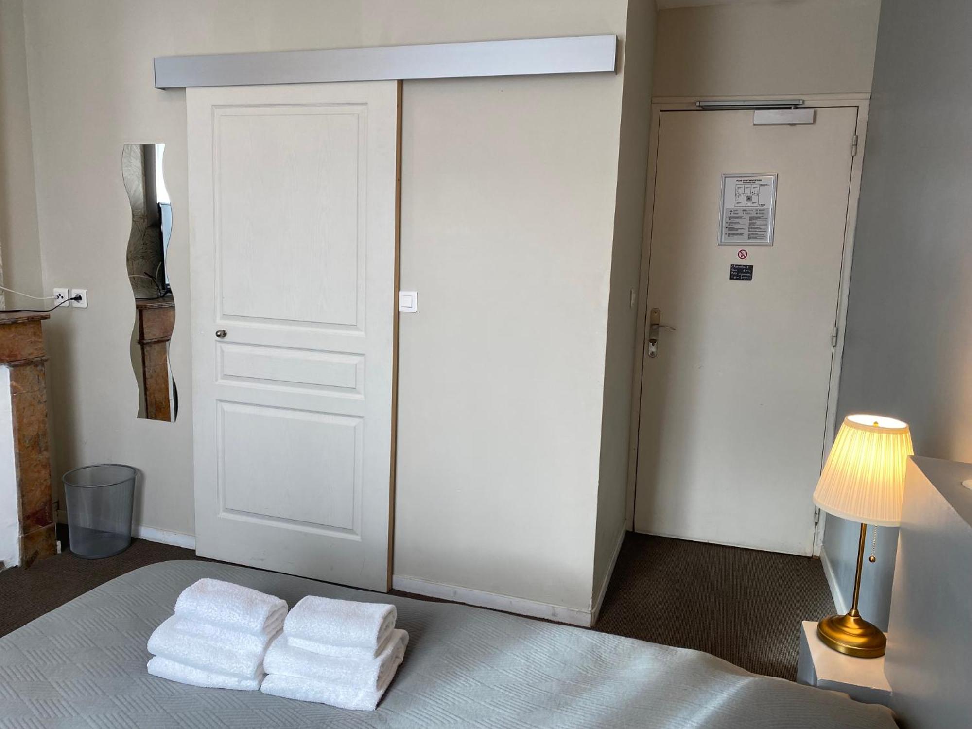 Hotel Saint Yves Nantes Kültér fotó